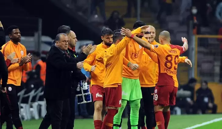 Galatasaray, Antalyaspor'u farklı geçti!