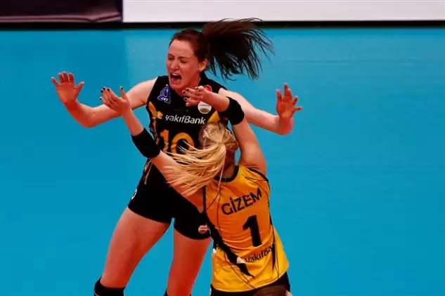 VakıfBank, Dinamo Moskova'ya 3-2 yenildi