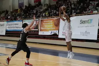 Yalova Belediyespor, Petkimspor’u 87-79 mağlup etti