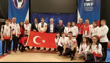 Milli haltercilerden tarihi başarı