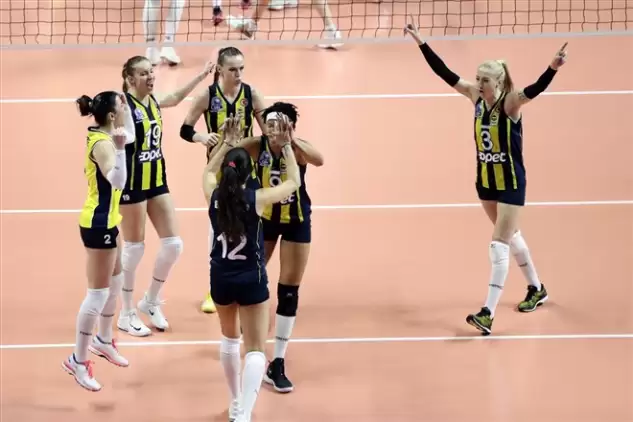 Fenerbahçe Opet, CEV Şampiyonlar Ligi'nde yarı finale yükseldi