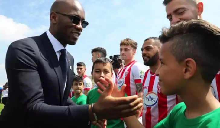 Didier Drogba, Mağusa Türk gücü ve Nea Salamina dostluk maçına katıldı