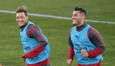 Video - Kolasinac, Mesut Özil hayranı çıktı