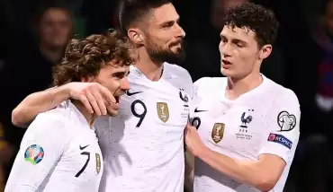 Fransa ve İzlanda galibiyetle başladı