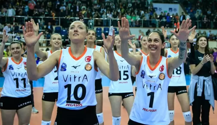 Kadınlar Kupa Voley’de ilk finalist Eczacıbaşı Vitra