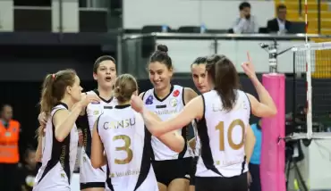 VakıfBank, Sultanlar Ligi'nde yarı finalde