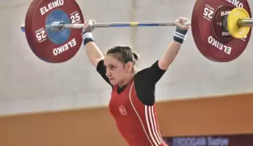 Halterde ilk madalya Şaziye Erdoğan'dan