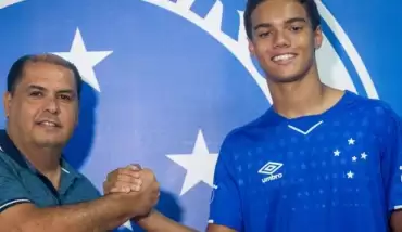 Ronaldinho'nun oğlundan 5 yıllık imza