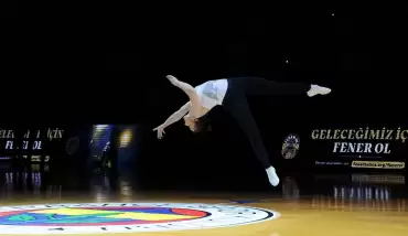 Ayşe Begüm Onbaşı’dan müthiş şov