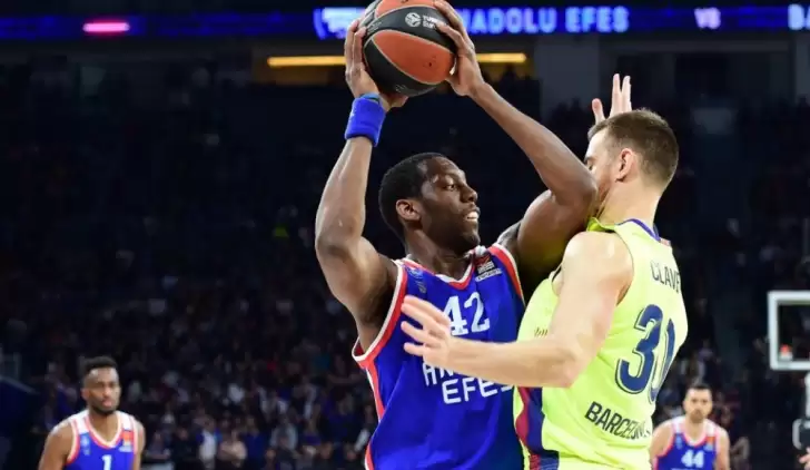 Anadolu Efes, Play-Off ilk maçına fırtına gibi başladı!