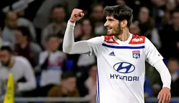 Lyon evinde kazandı!