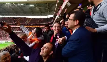 Ekrem İmamoğlu maçı takip etti