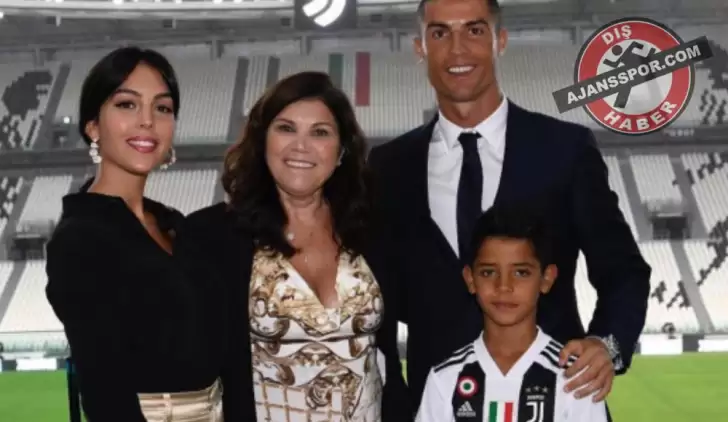 Cristiano Ronaldo bir günde iki kupa kaldırdı