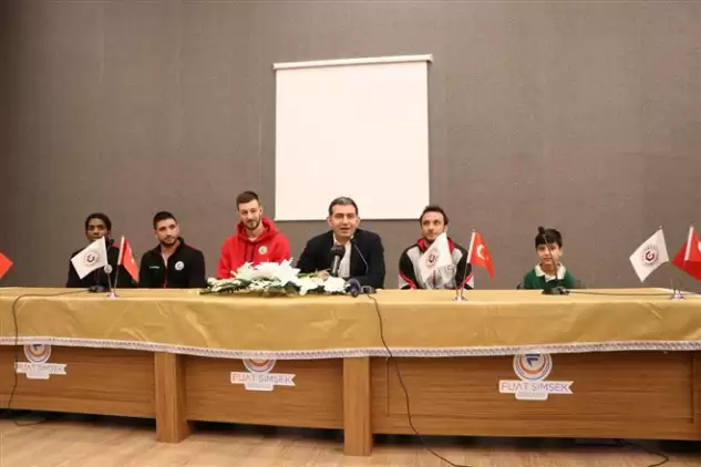 Gaziantep Basketbol'un oyuncuları, öğrencilerle buluştu