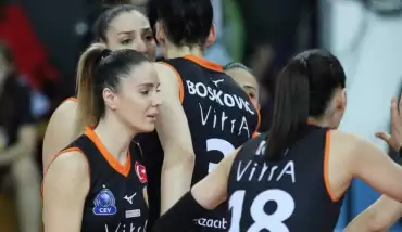 Eczacıbaşı VitrA, VakıfBank'ı 3-2 yenerek seride durumu 1-0 yaptı