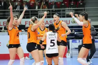 VakıfBank, Eczacıbaşı VitrA'yı 3-1 mağlup etti