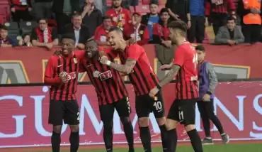 Es-Es, Afyon'u farklı geçti!