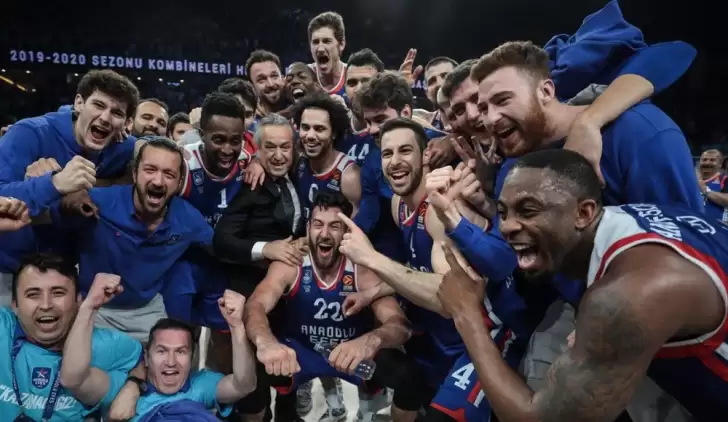 Anadolu Efes'ten tarihi başarı! 18 yıl sonra Final Four'da....